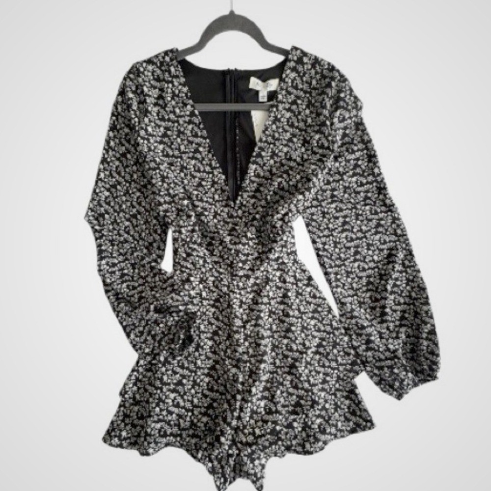 She + Sky Monochrome Floral Romper‎ Size Large